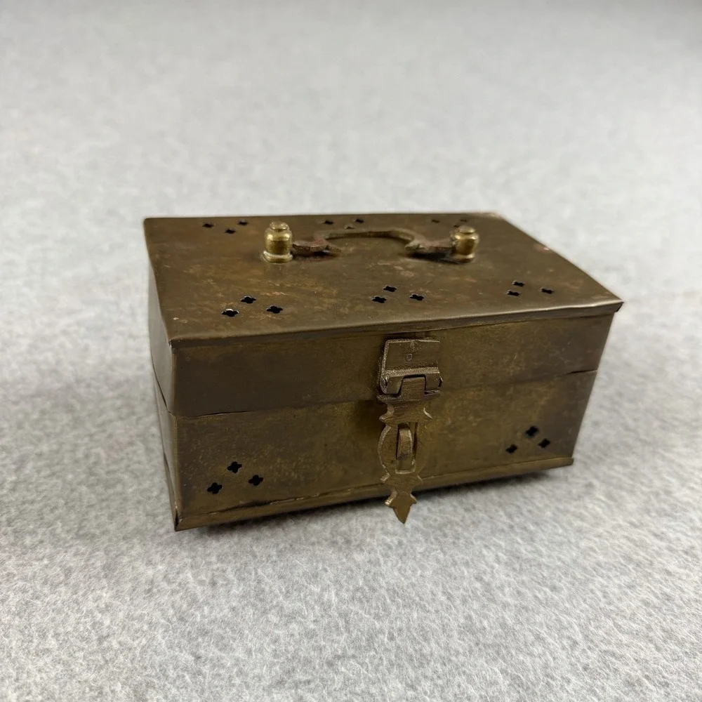 Vintage Handmade Brass Pierced Incense Box Paan Casket Hinged Decorative 5.5x3x3